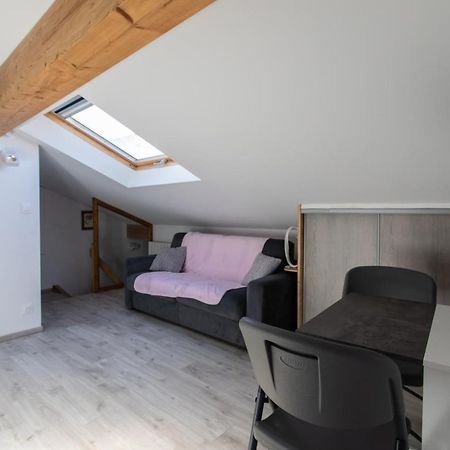 Le Coq Charmant Petit Studio En Centre Ville D'Embrun ภายนอก รูปภาพ