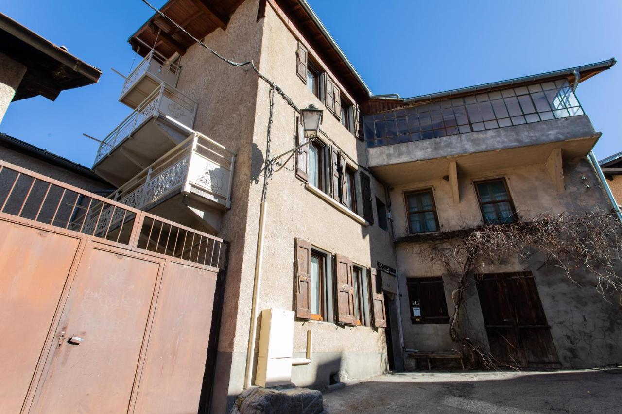 Le Coq Charmant Petit Studio En Centre Ville D'Embrun ภายนอก รูปภาพ