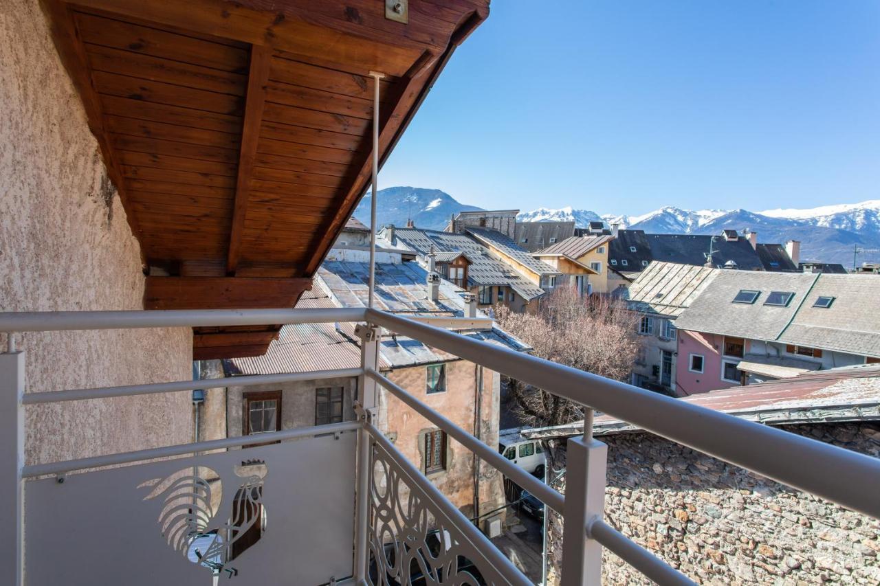 Le Coq Charmant Petit Studio En Centre Ville D'Embrun ภายนอก รูปภาพ
